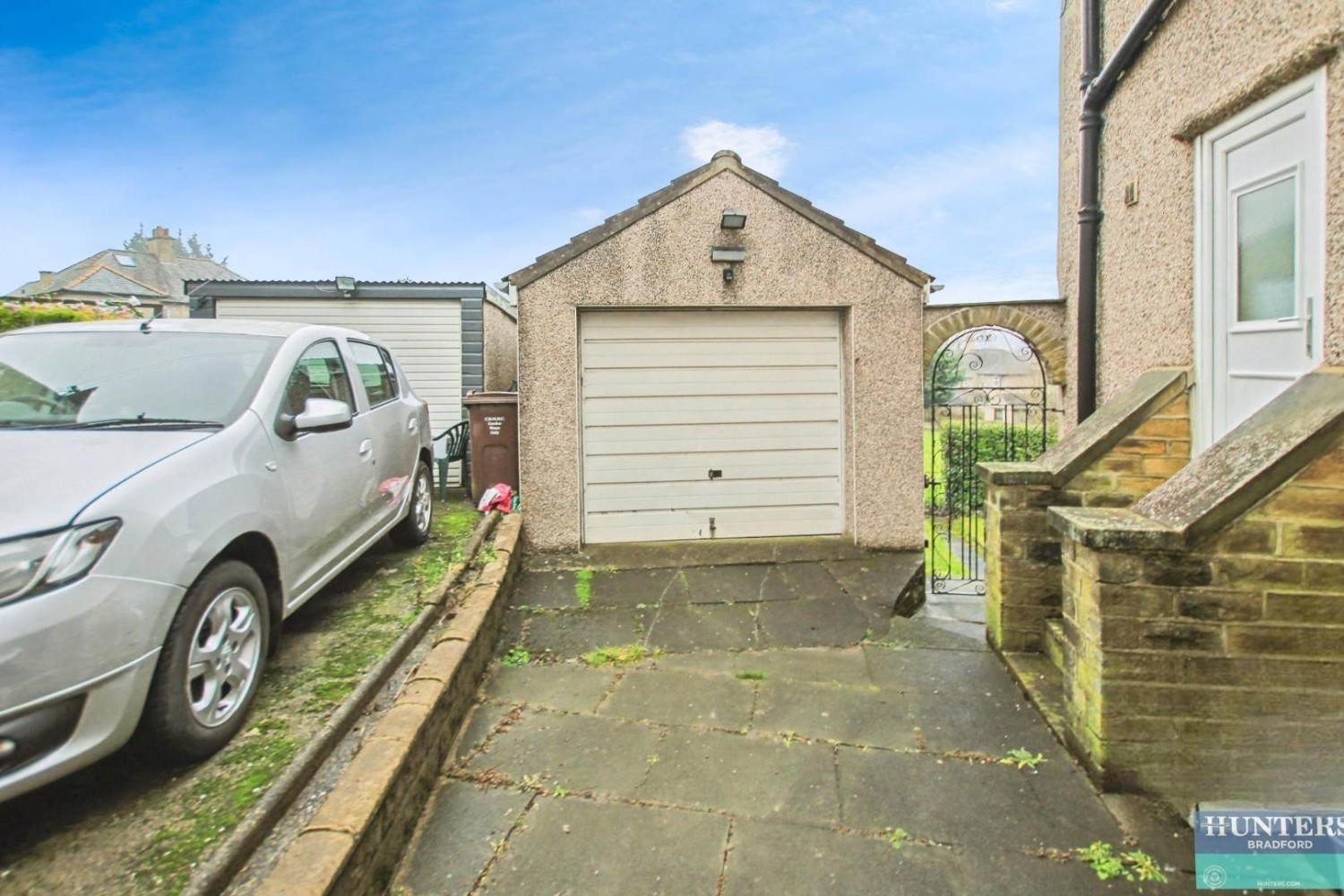 The Oval Bradford, BD8 0AU