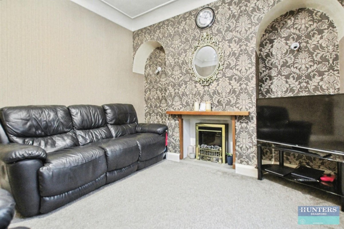 The Oval Bradford, BD8 0AU