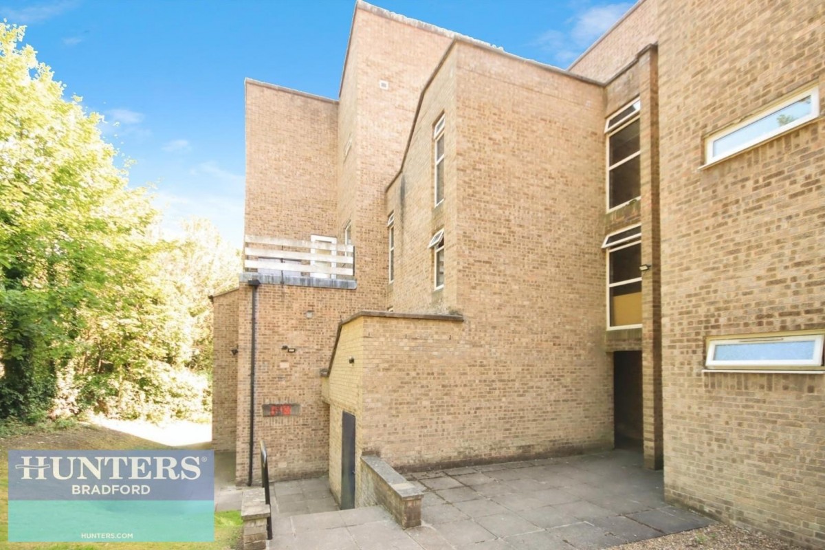 Frizley Gardens Bradford, West Yorkshire, BD9 4LZ