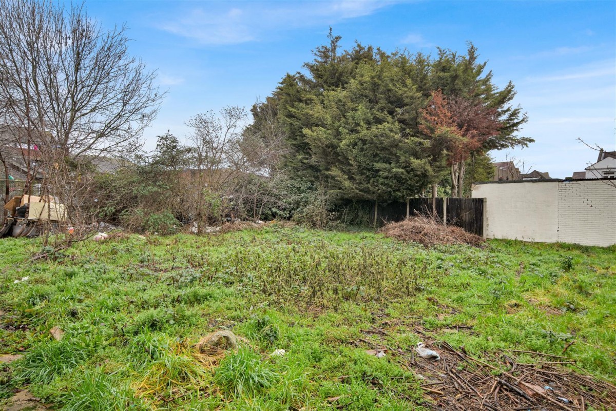 Grantham Gardens, Chadwell Heath, RM6