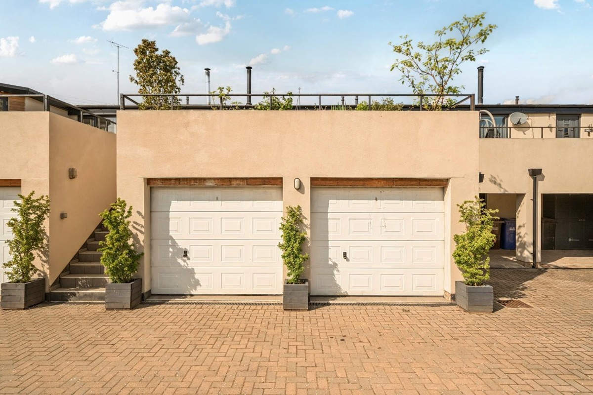 Old London Road, Stutton