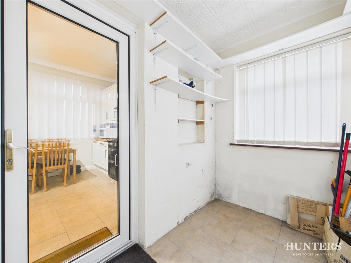 Third Street, Stanley