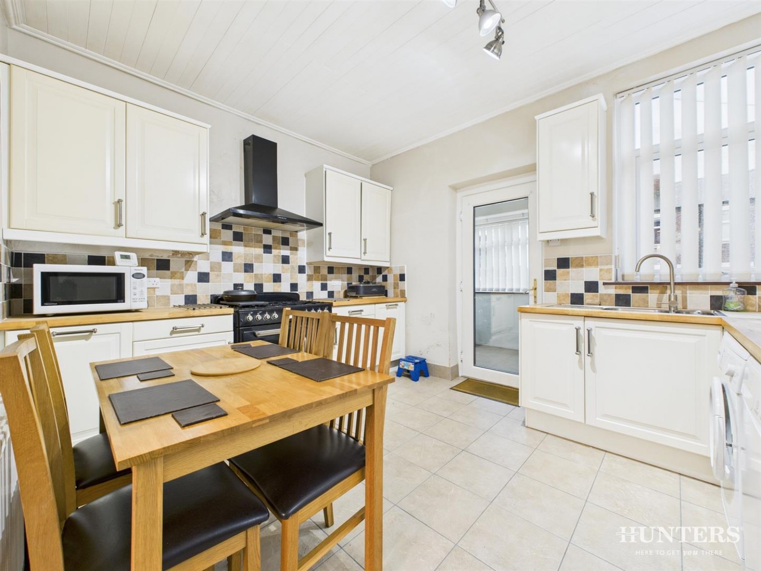 Third Street, Stanley