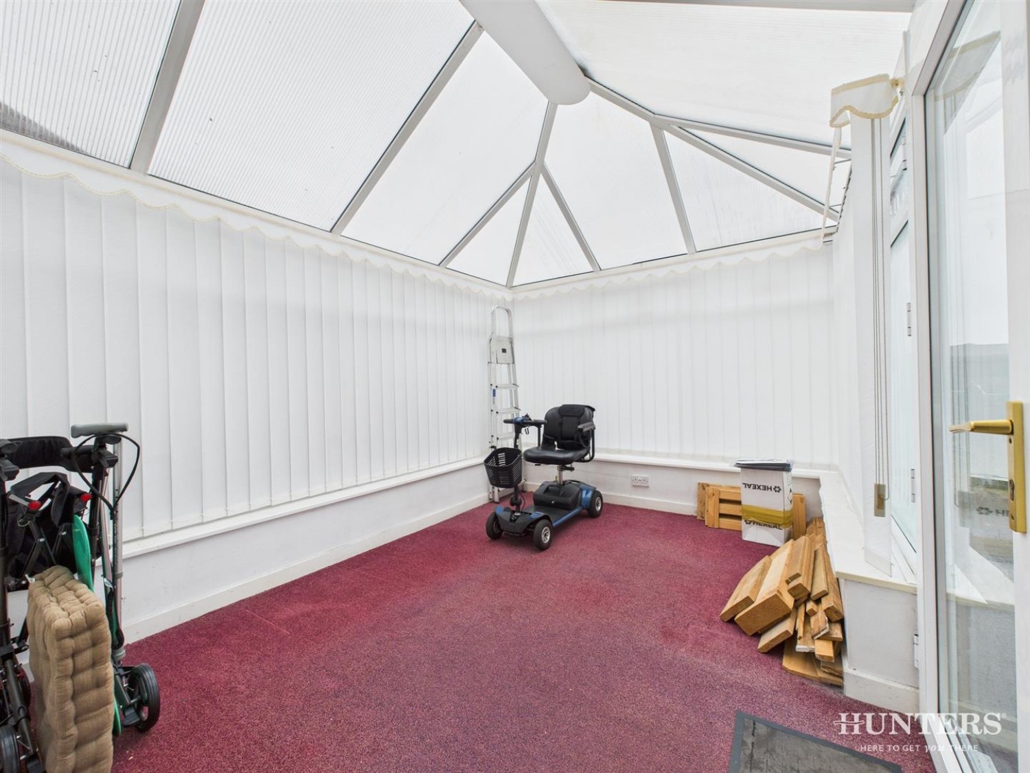 Third Street, Stanley