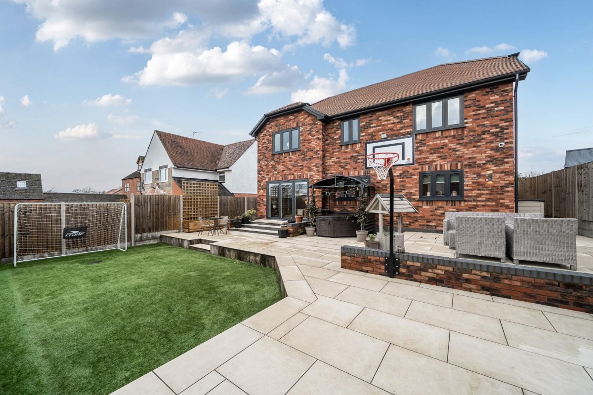 Pumphouse Lane, Redditch