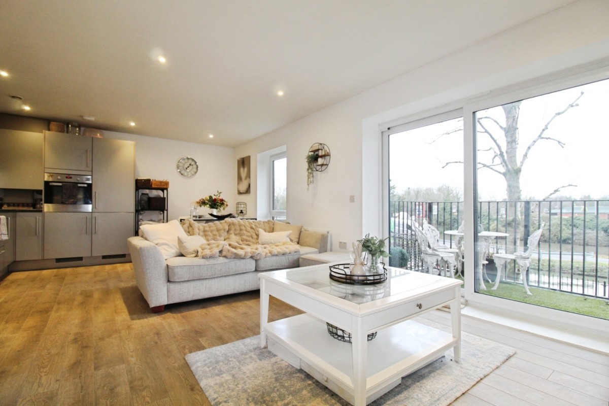 Hazlemere Marina, Waltham Abbey