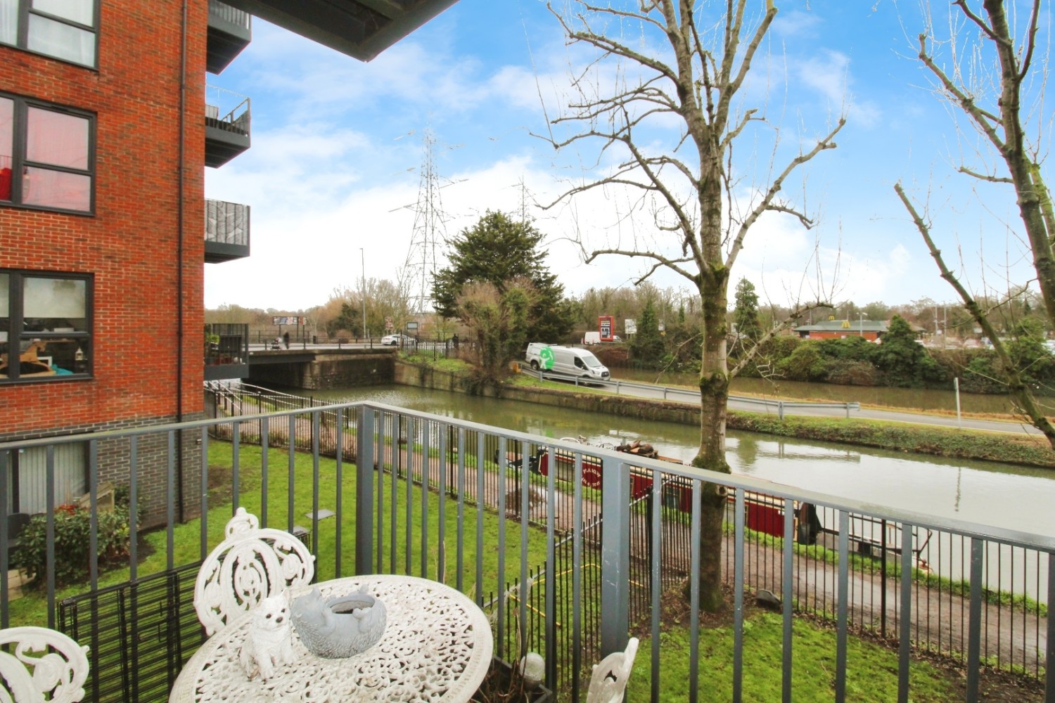 Hazlemere Marina, Waltham Abbey