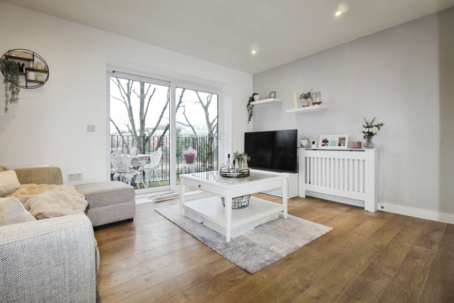 Hazlemere Marina, Waltham Abbey