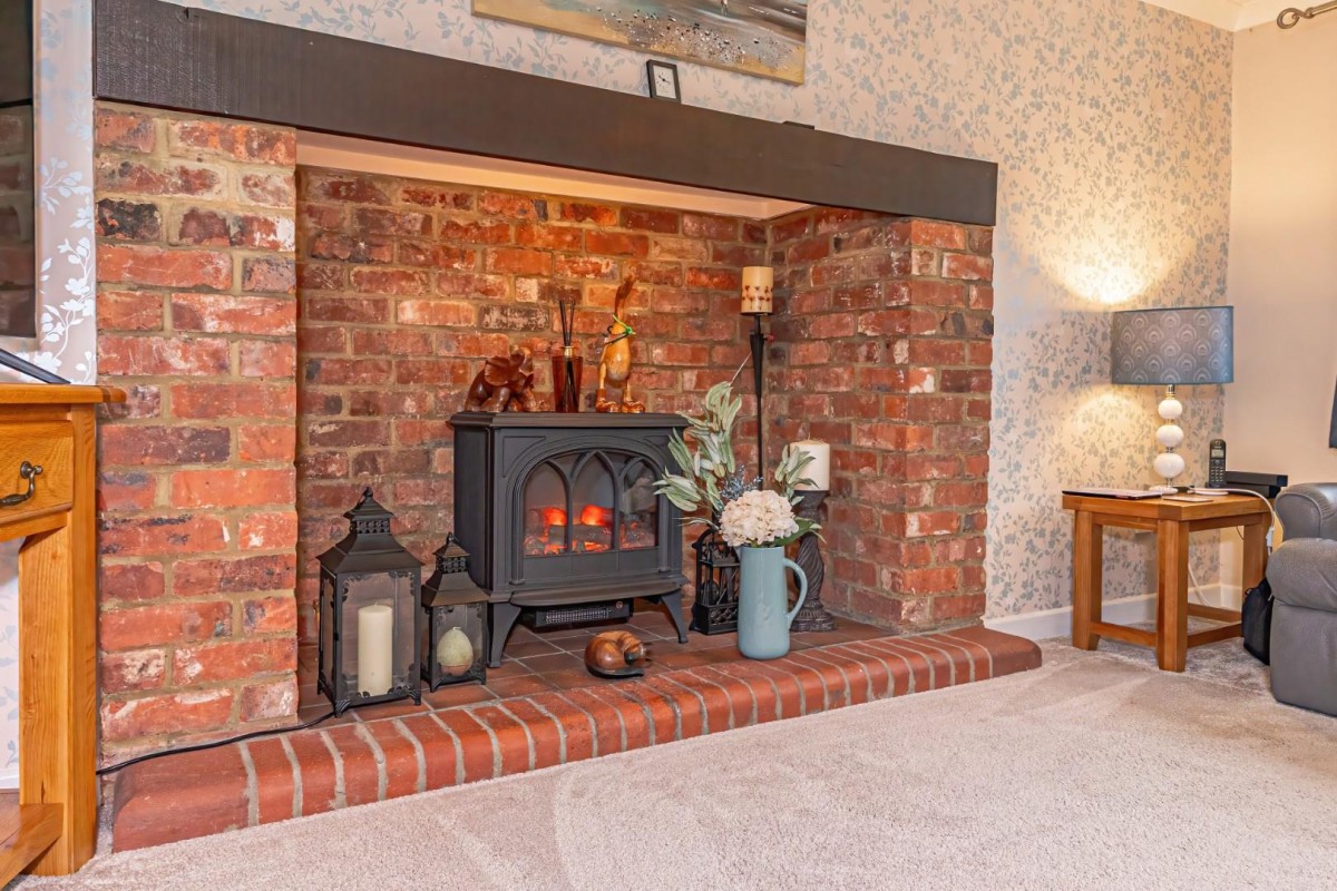 Woodside, Eaton Bray