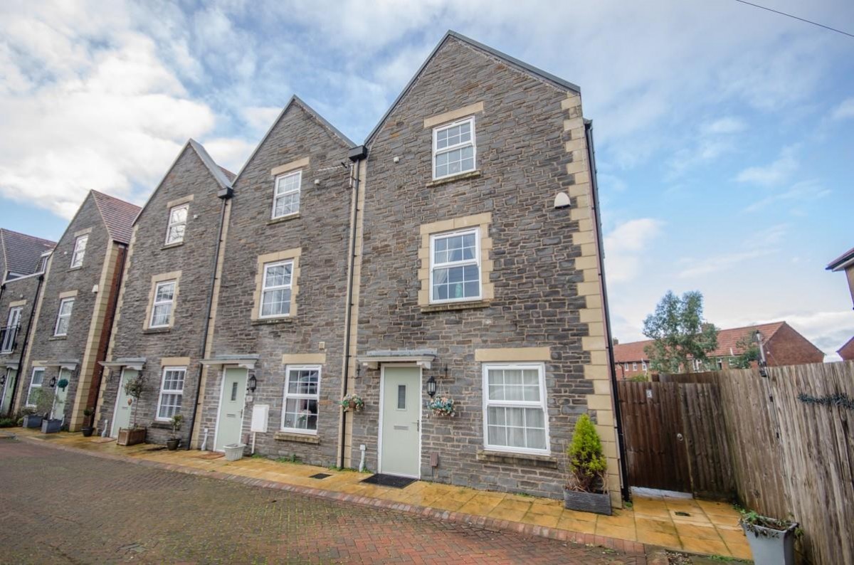 Richmond Grove, Mangotsfield, Bristol, BS16 9AN