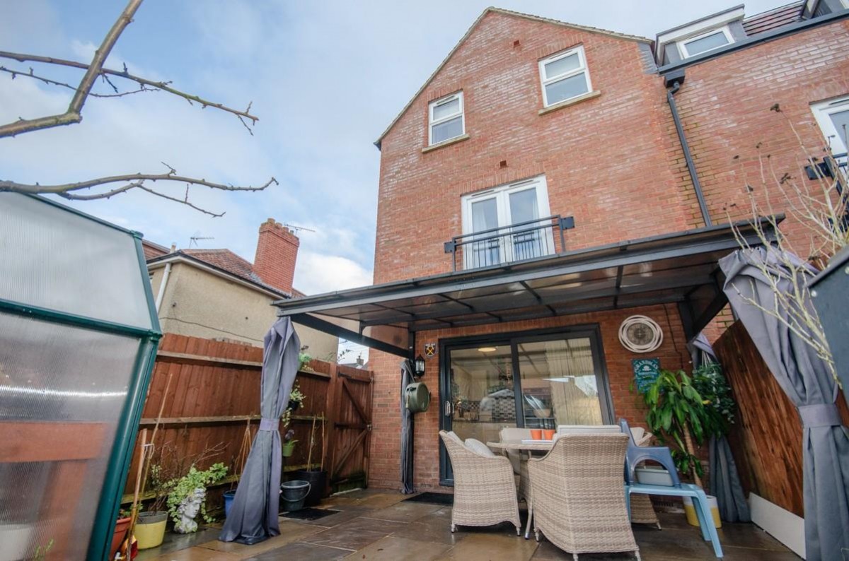 Richmond Grove, Mangotsfield, Bristol, BS16 9AN