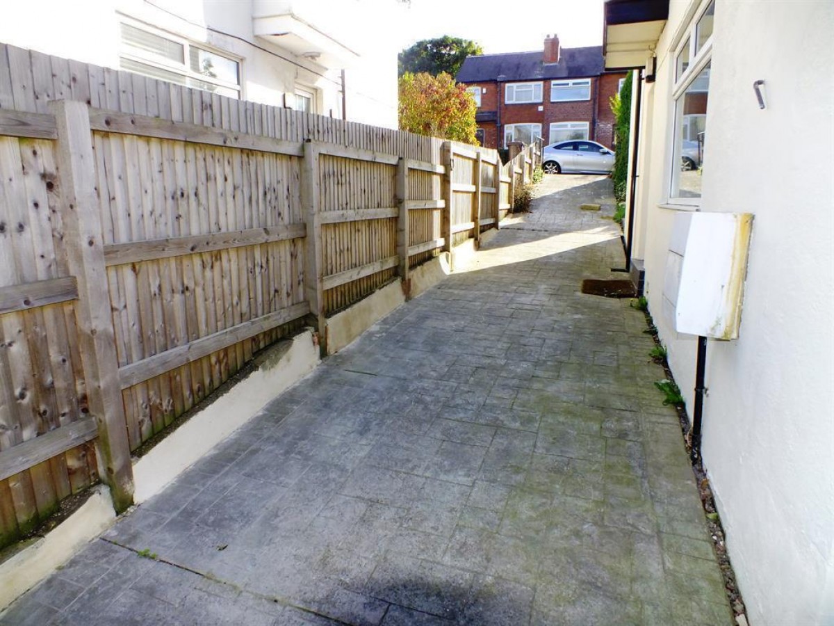 Upland Crescent, Oakwood, Leeds,LS8 2TB