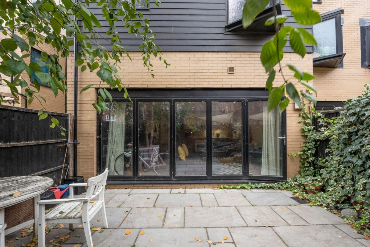 Barn Street, London, N16