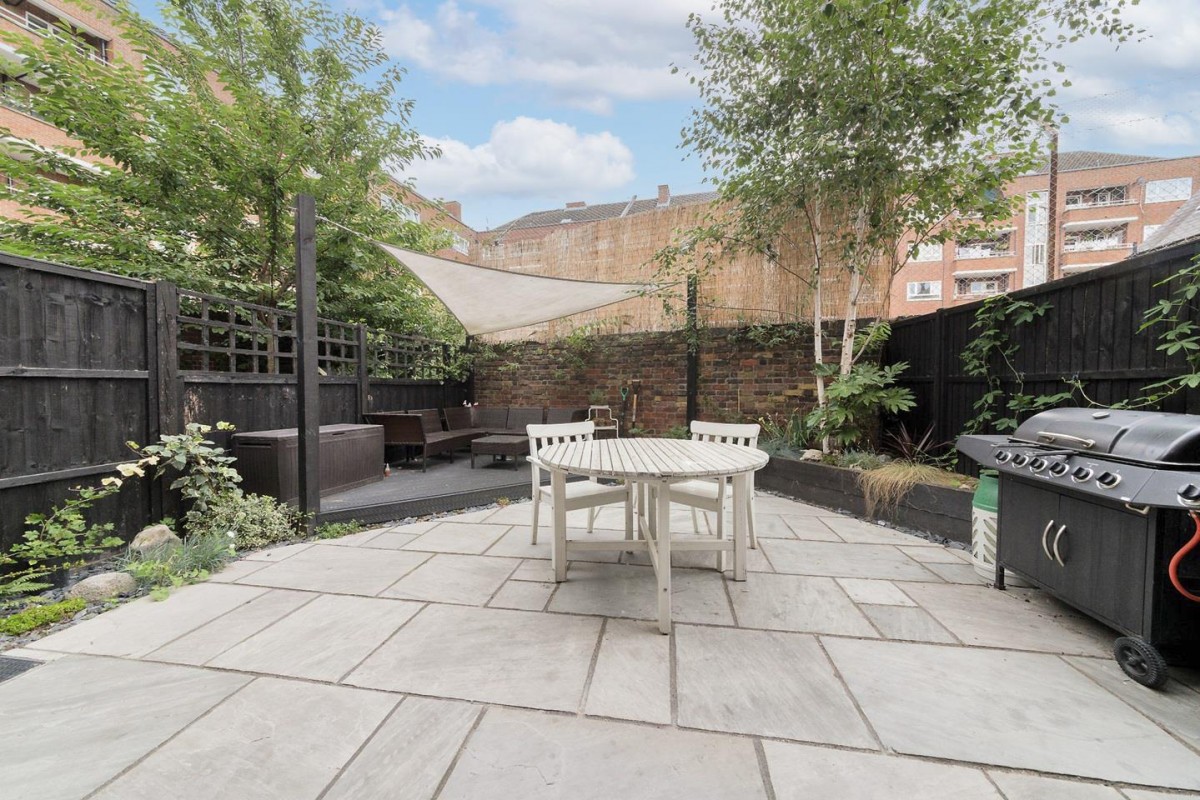 Barn Street, London, N16