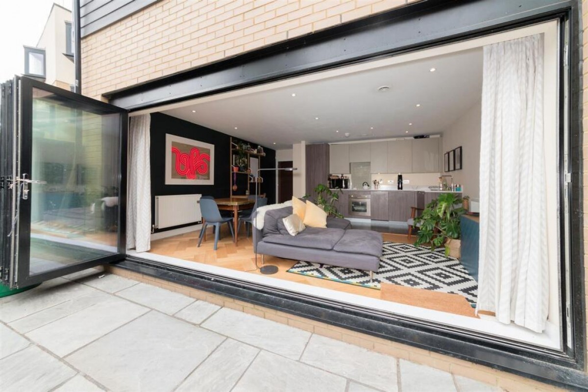 Barn Street, London, N16