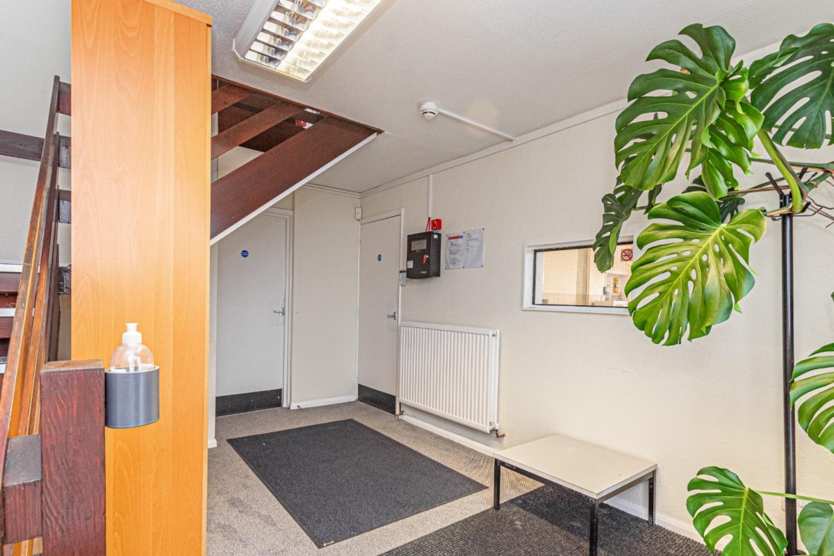 Cherrycourt Way, Leighton