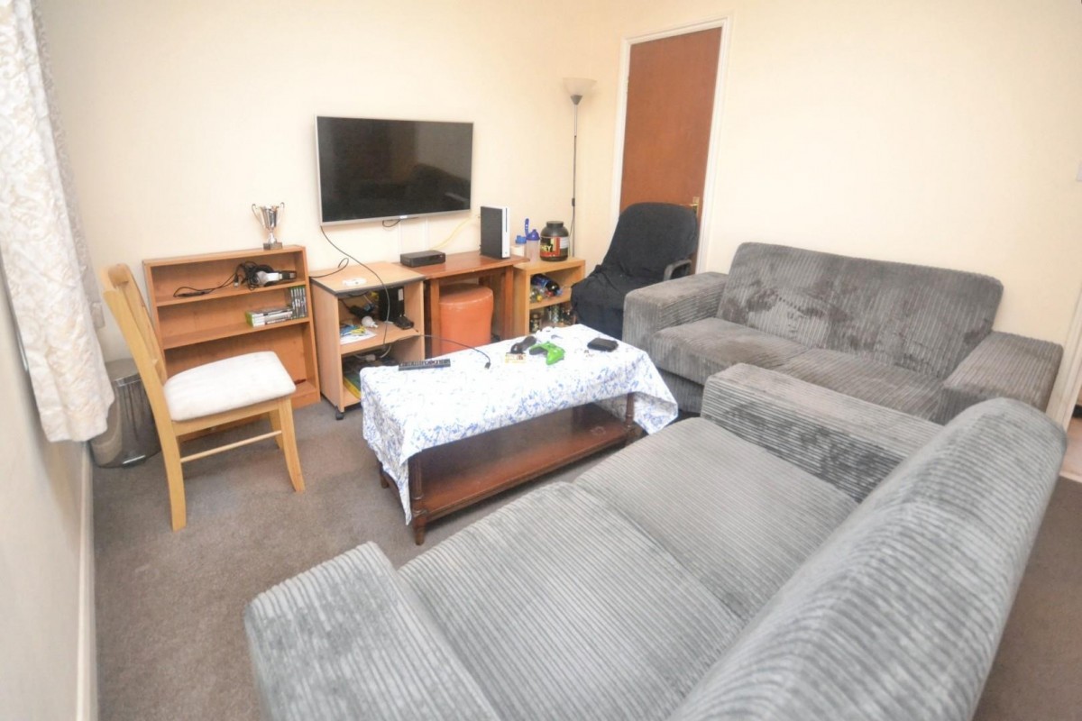 Pitcroft Avenue, Reading