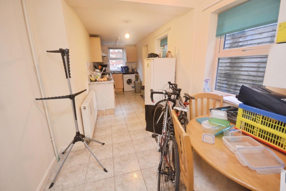 Pitcroft Avenue, Reading