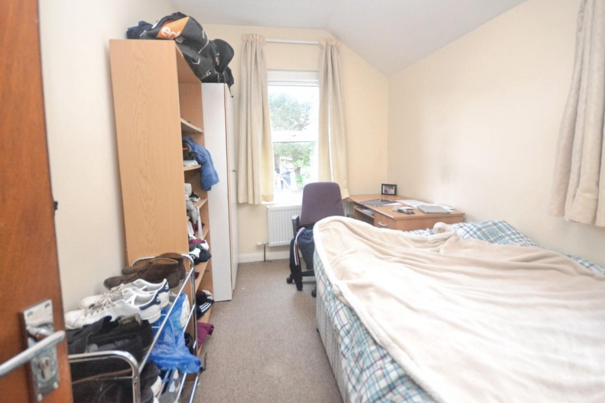 Pitcroft Avenue, Reading