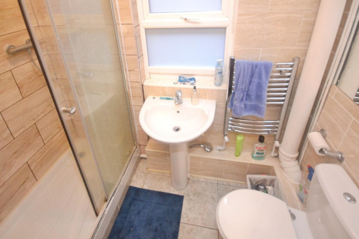 Pitcroft Avenue, Reading