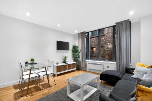 Popes Head Court, Peter Lane