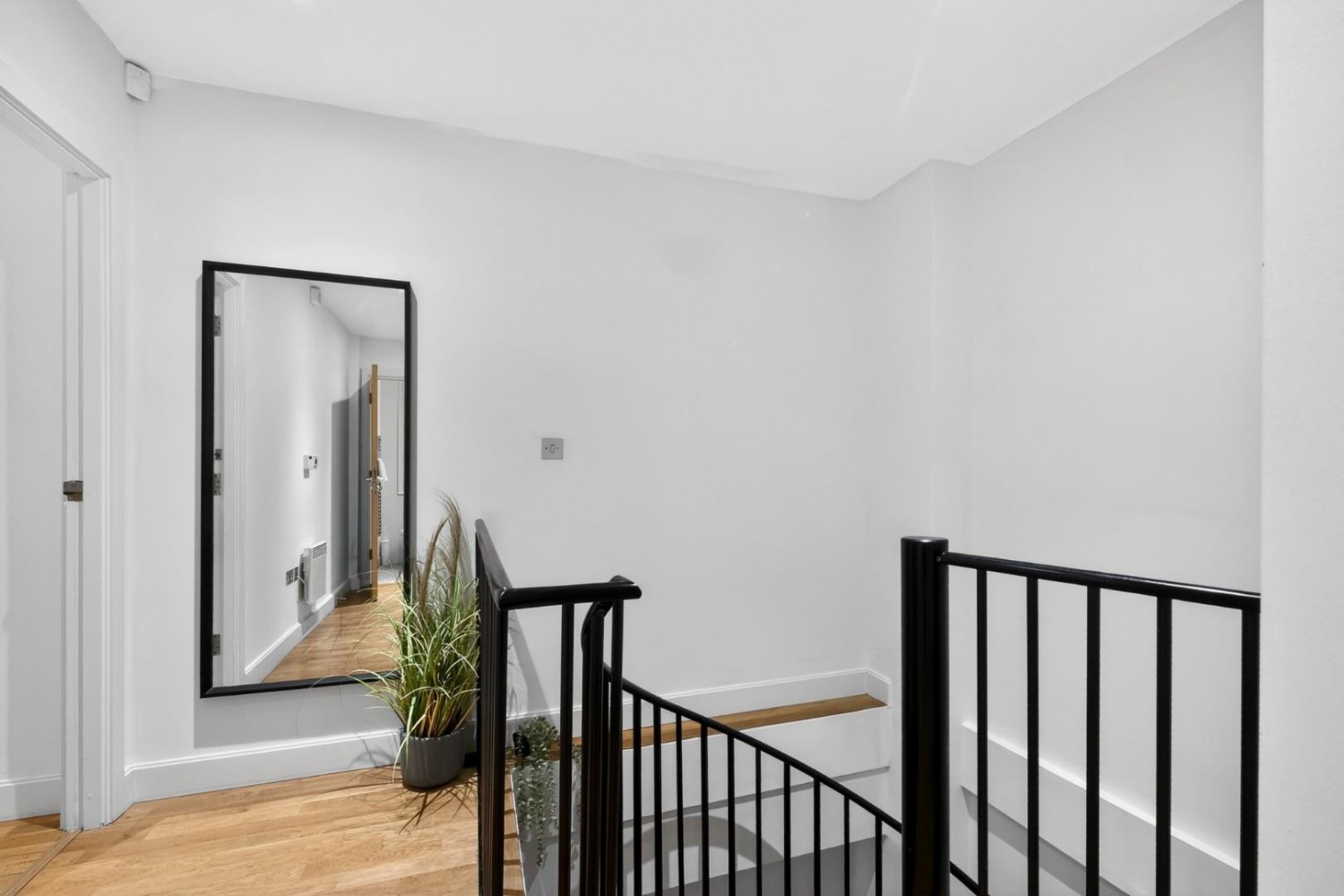 Popes Head Court, Peter Lane