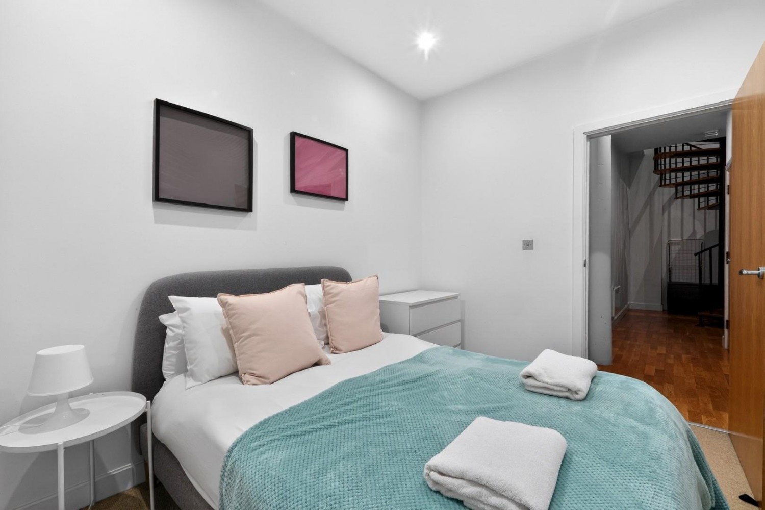 Popes Head Court, Peter Lane