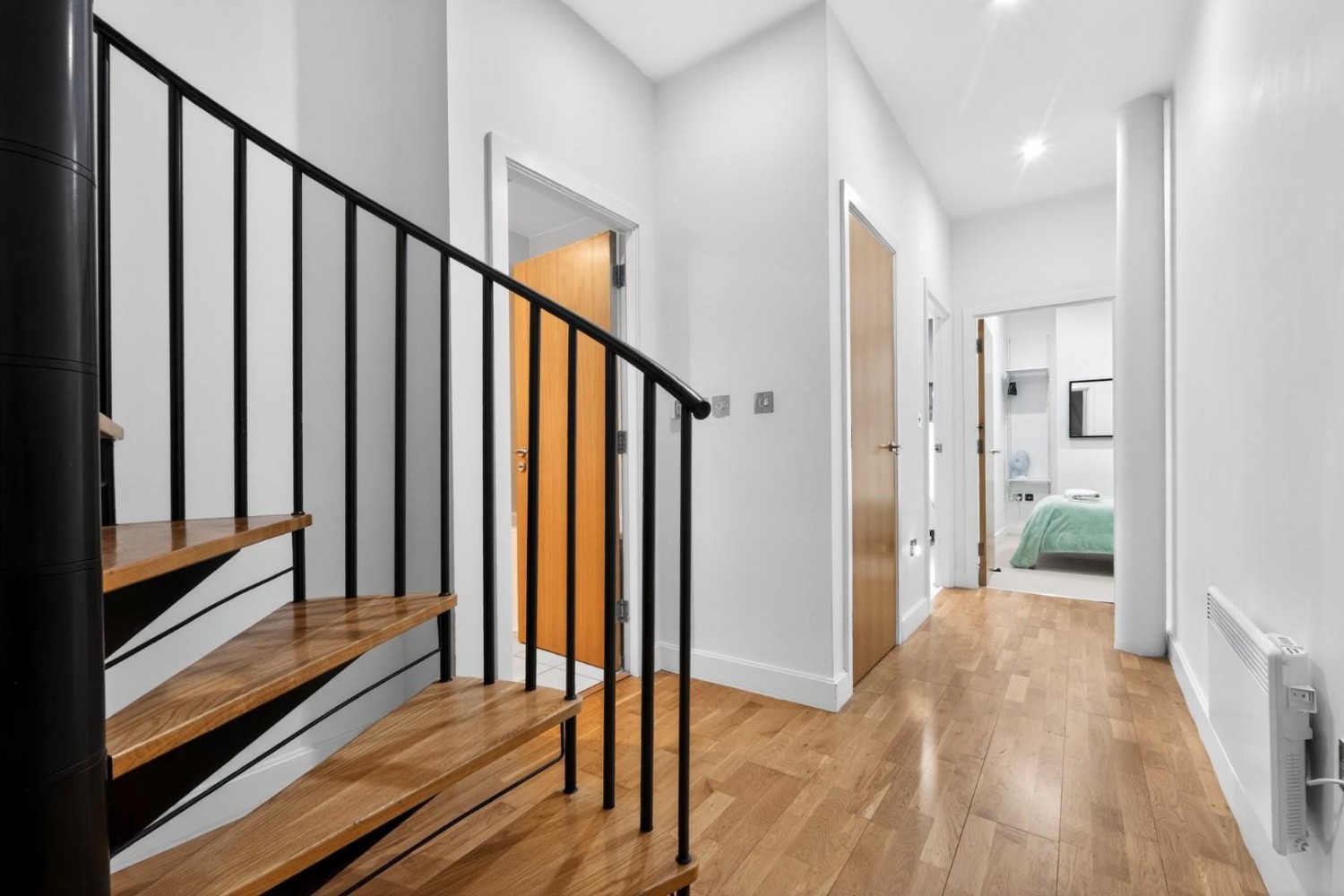 Popes Head Court, Peter Lane