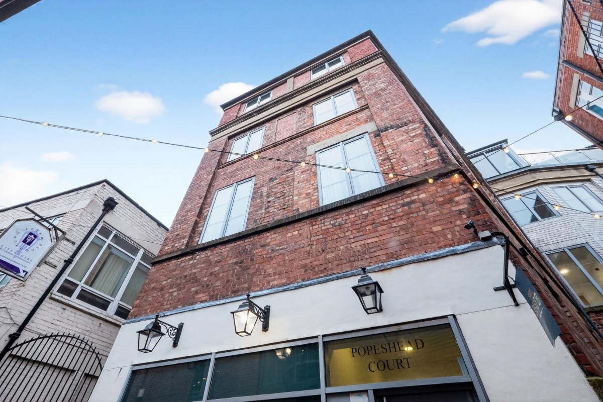 Popes Head Court, Peter Lane