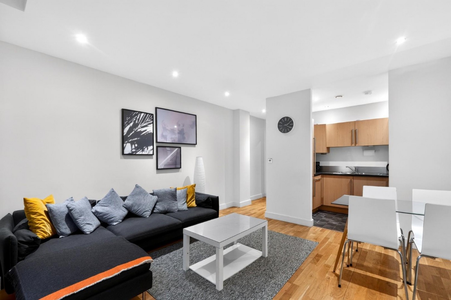 Popes Head Court, Peter Lane