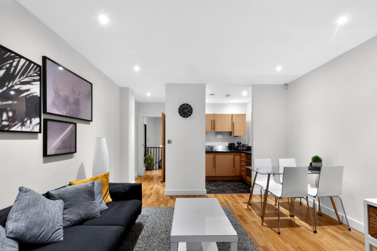 Popes Head Court, Peter Lane