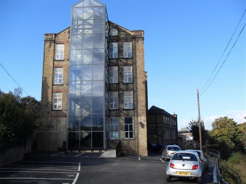 Fearnley Mill Drive, Huddersfield, HD5 0RD