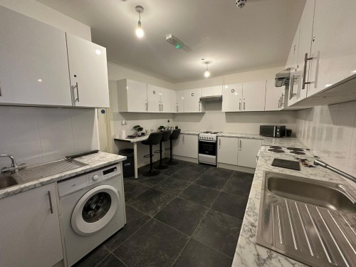 85 Radcliffe Road, Belmont Circle