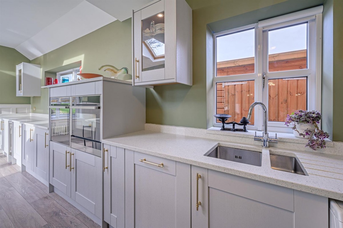 Beehive Bungalow, Sugar Loaf Lane, Iverley, DY7 6PS