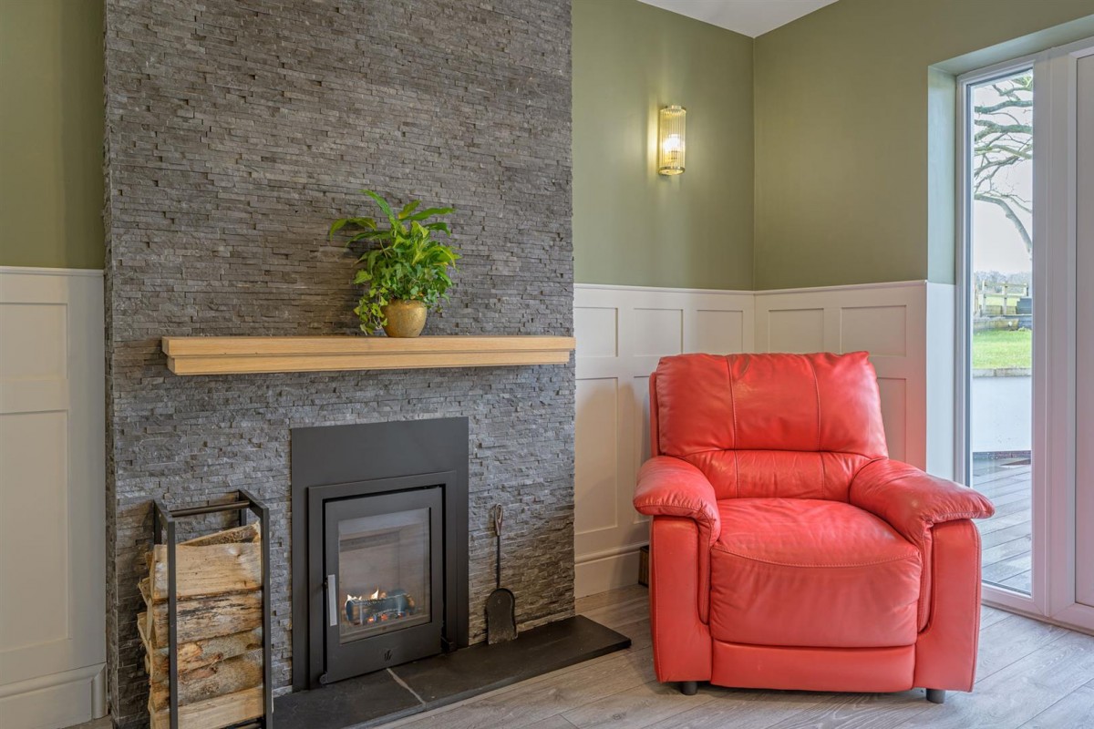 Beehive Bungalow, Sugar Loaf Lane, Iverley, DY7 6PS