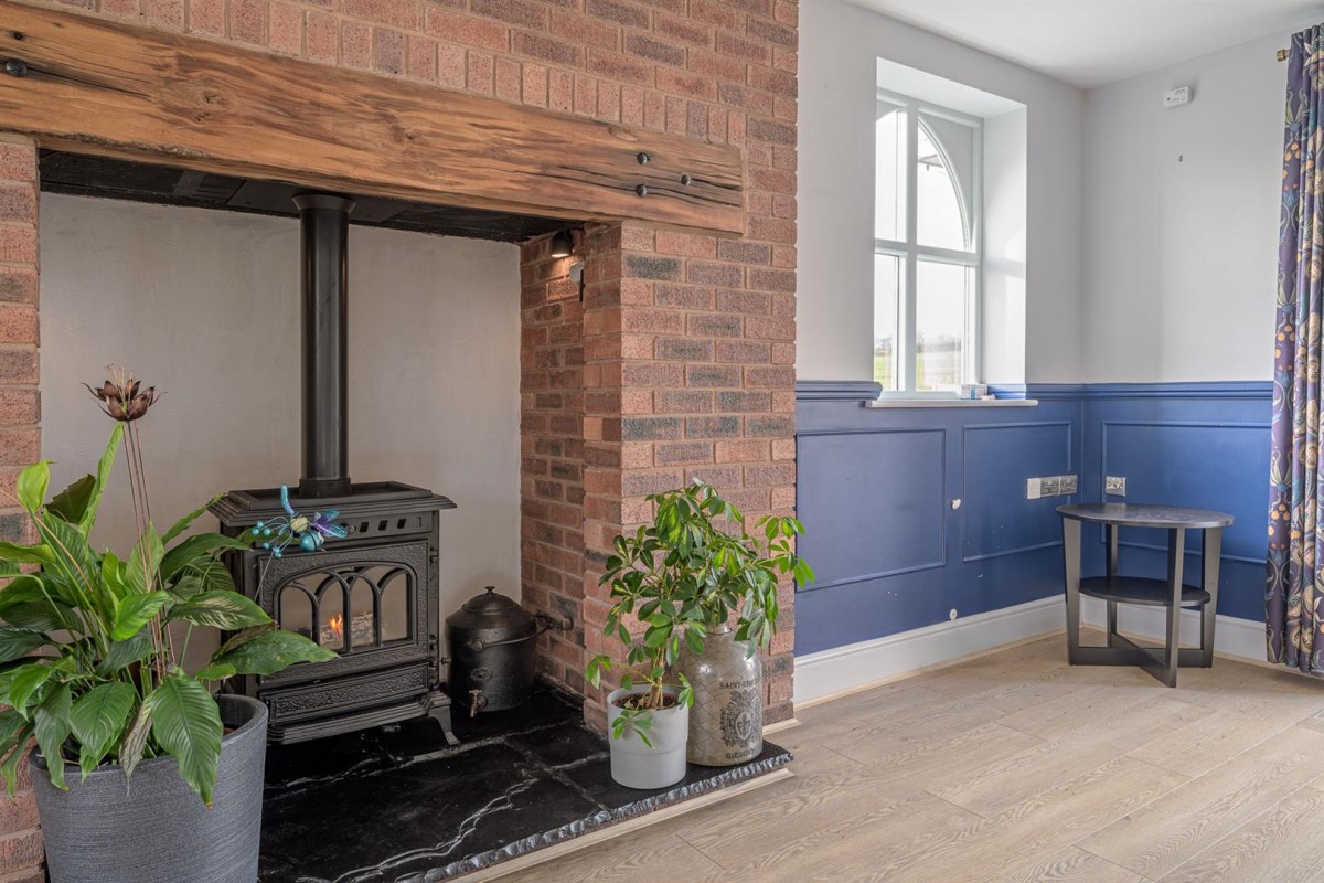 Beehive Bungalow, Sugar Loaf Lane, Iverley, DY7 6PS