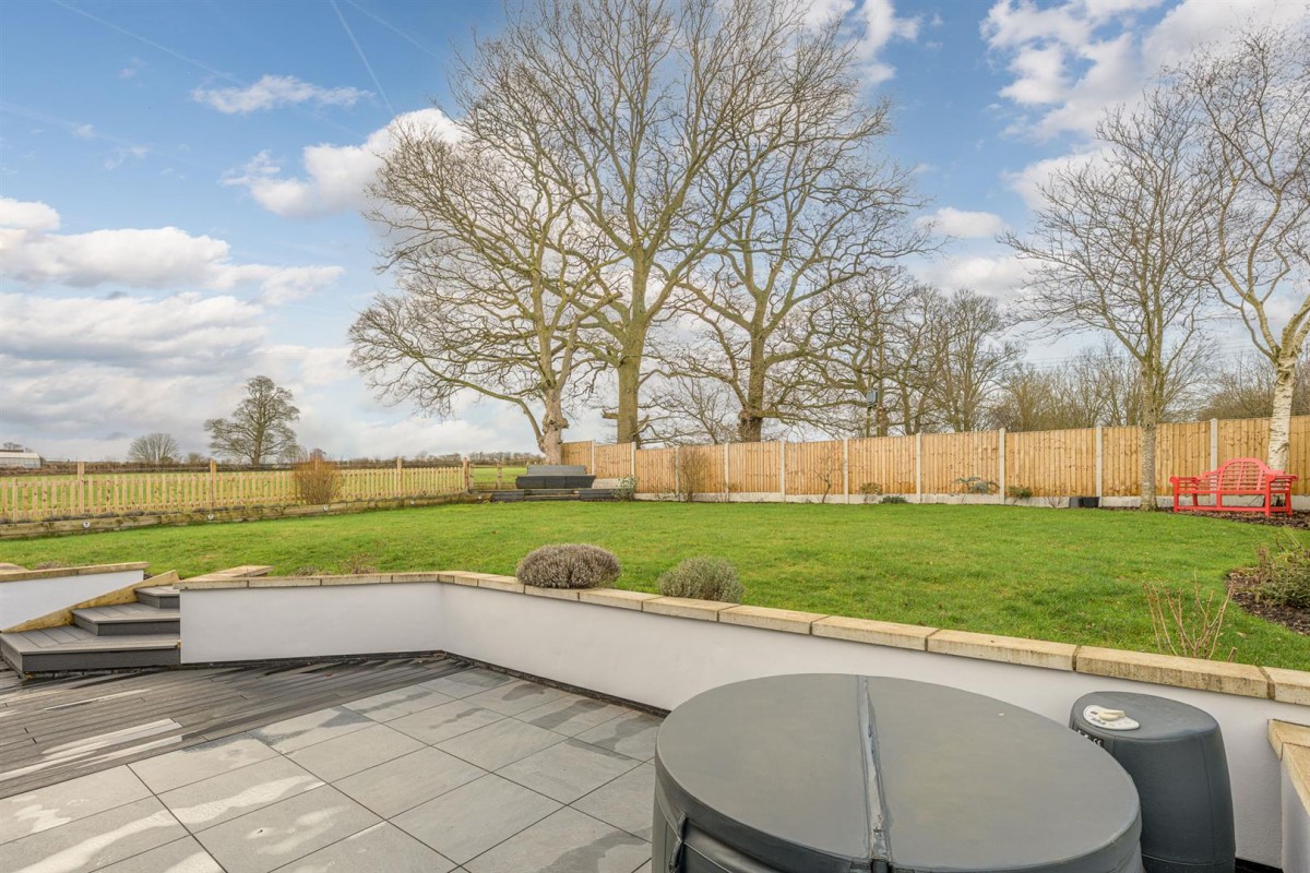 Beehive Bungalow, Sugar Loaf Lane, Iverley, DY7 6PS