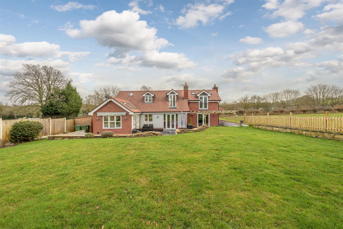 Beehive Bungalow, Sugar Loaf Lane, Iverley, DY7 6PS