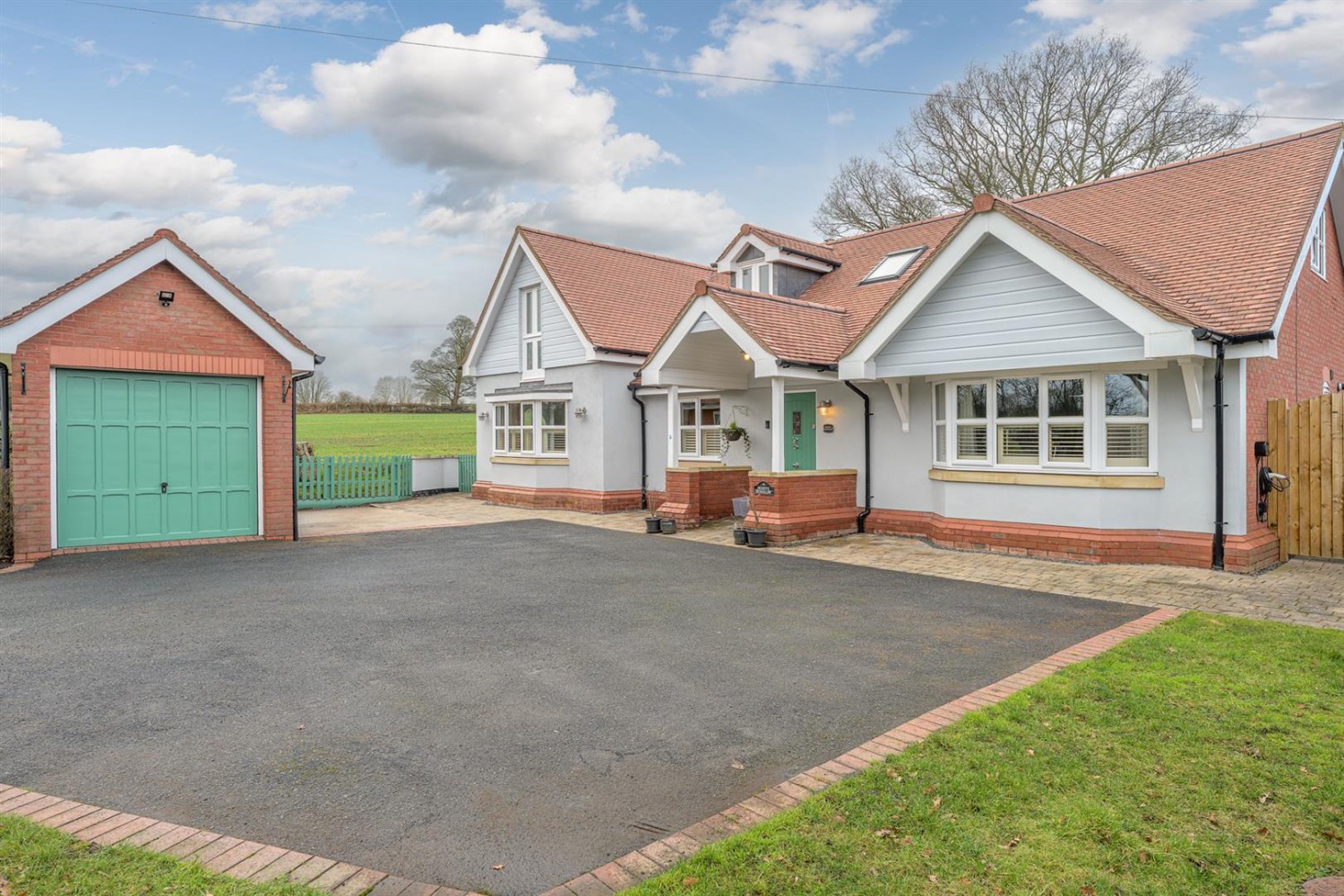 Beehive Bungalow, Sugar Loaf Lane, Iverley, DY7 6PS
