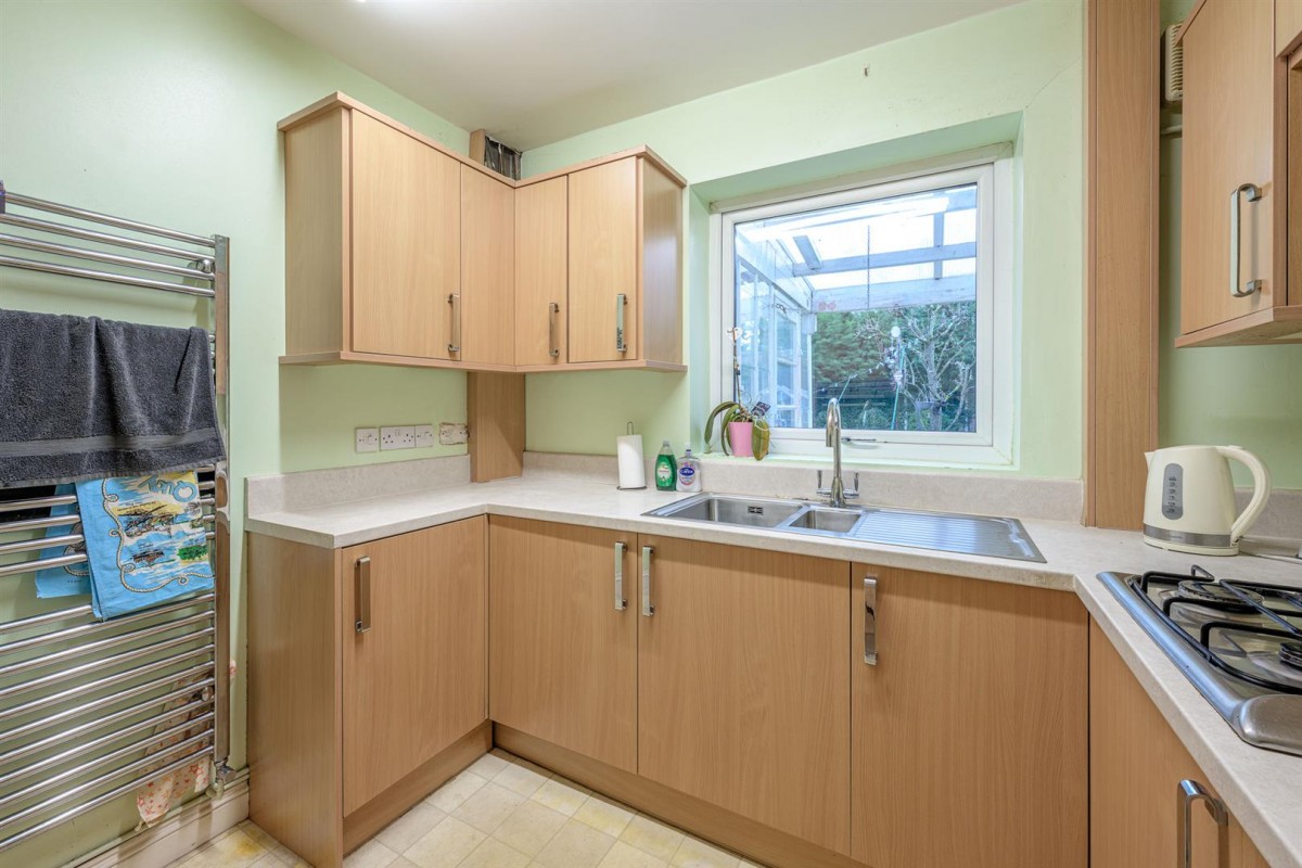 Beachcroft Road, Kingswinford, DY6 0HN