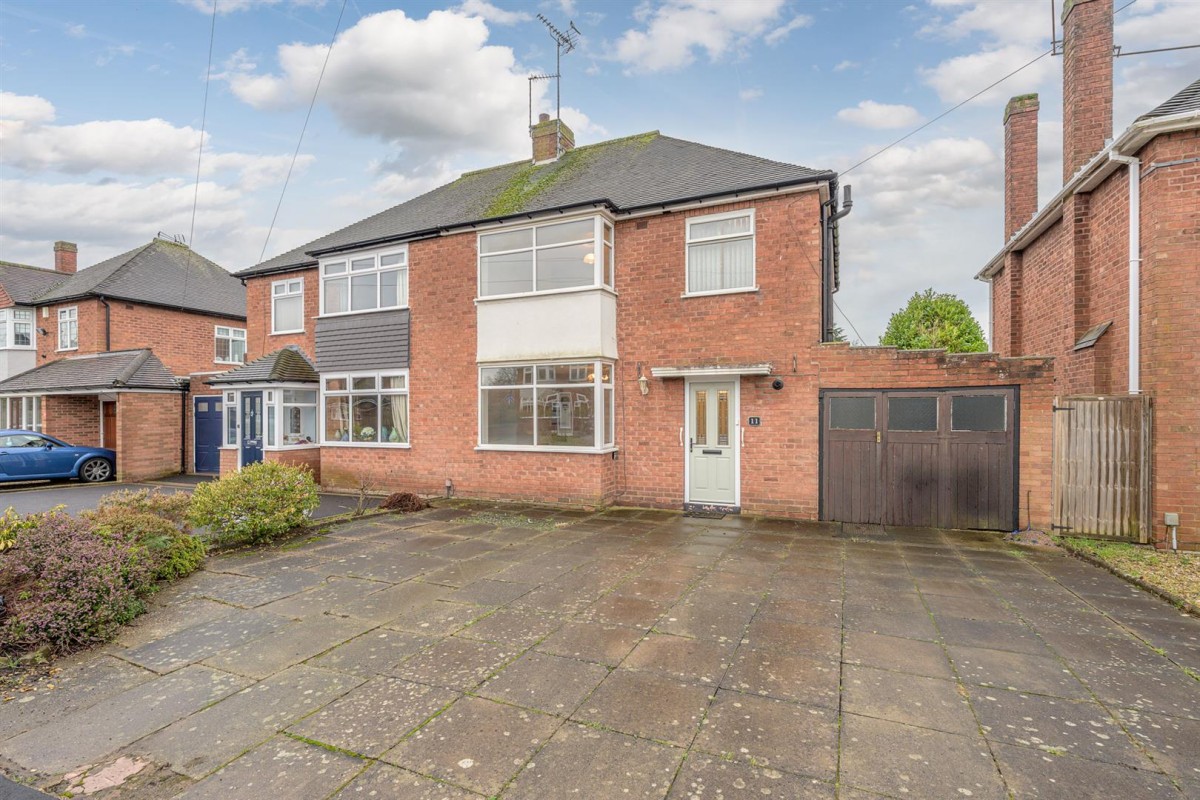 Beachcroft Road, Kingswinford, DY6 0HN