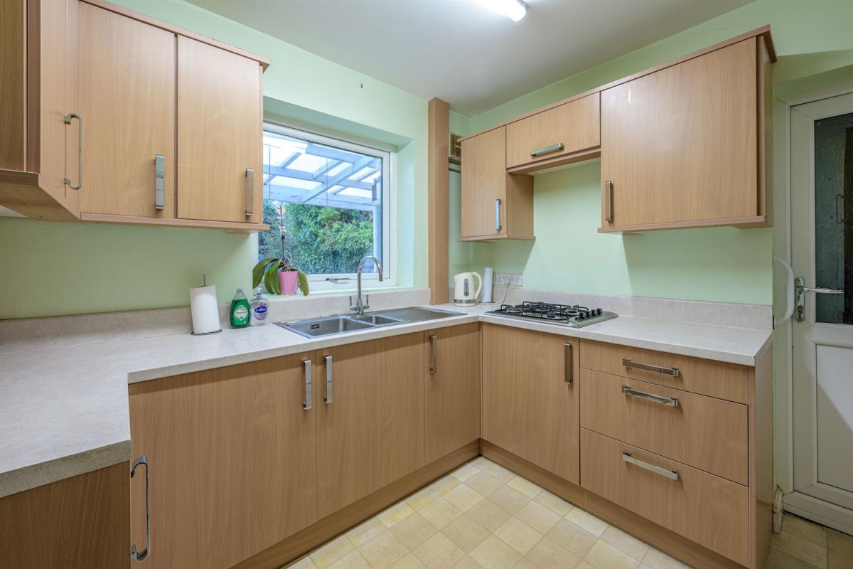 Beachcroft Road, Kingswinford, DY6 0HN