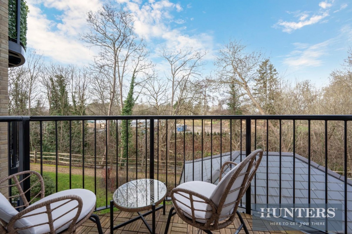 Gunpowder Road, Worcester Park