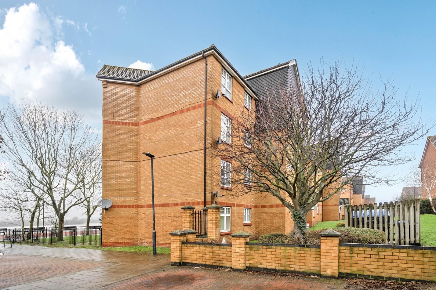 Greenhaven Drive, Thamesmead, London, SE28 8FY