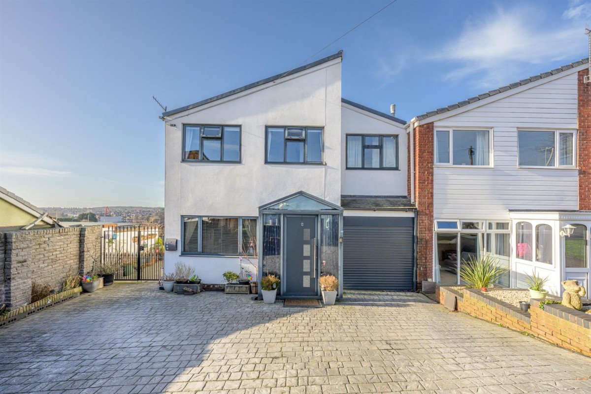 Oak Tree Gardens, Stourbridge, DY8 5YF