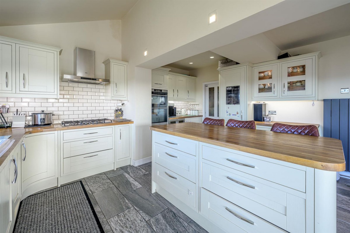 Oak Tree Gardens, Stourbridge, DY8 5YF