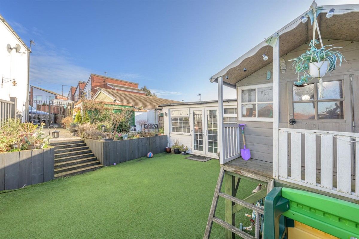 Oak Tree Gardens, Stourbridge, DY8 5YF