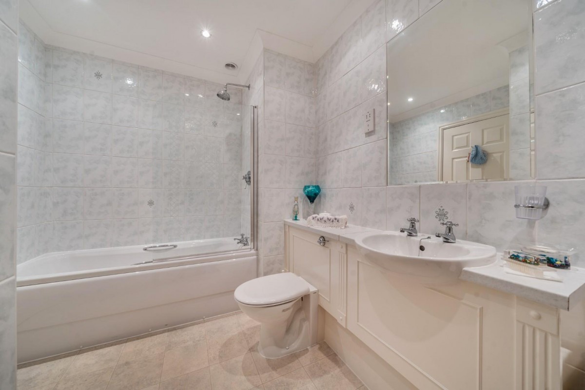 Flat 6, Thornhill 12 Pine Tree Avenue, Boston Spa, Wetherby