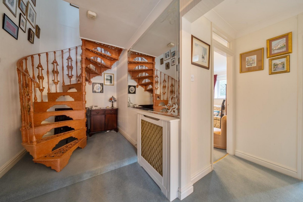 Flat 6, Thornhill 12 Pine Tree Avenue, Boston Spa, Wetherby