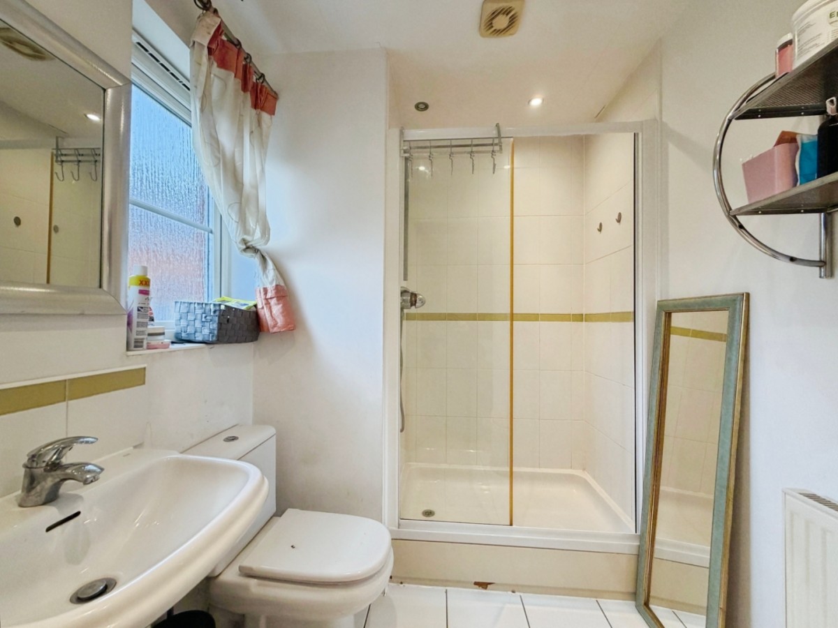 Sir John Fogge Avenue, Repton Park